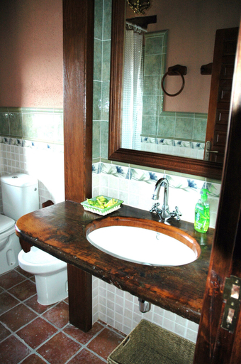 Bathroom 5, Mas Postius, Barcelona