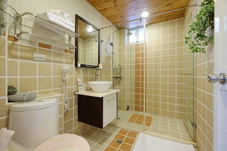 Bathroom 4, Wensinghouse, New Taipei City