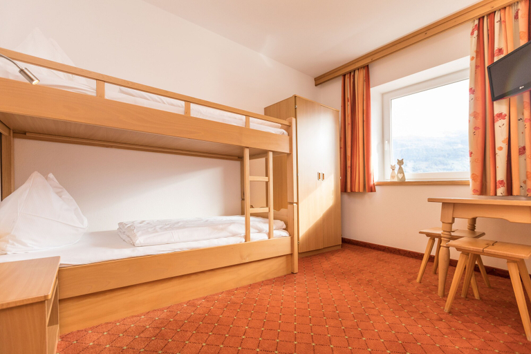 Bedroom 3, Alpenhof Apartments, Zell am See