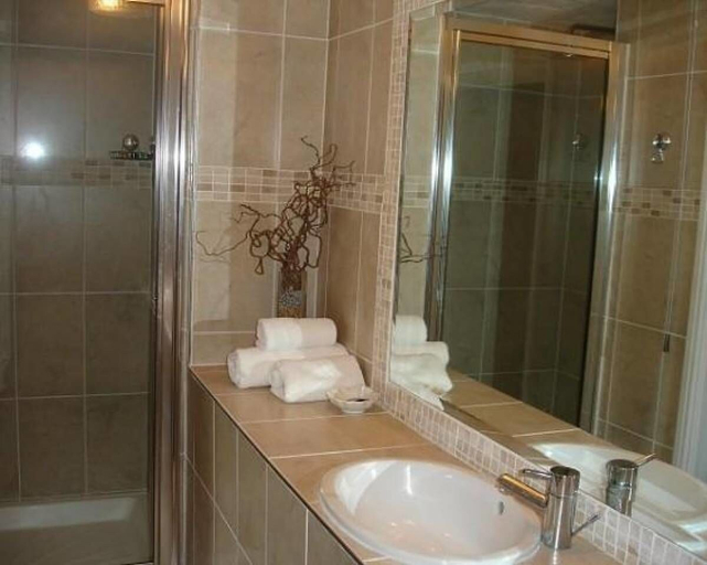 Bathroom 3, Godstone Hotel, Surrey