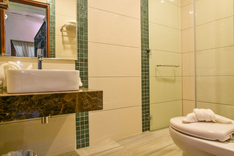 Bathroom 5, 5 Heeren, Malacca City