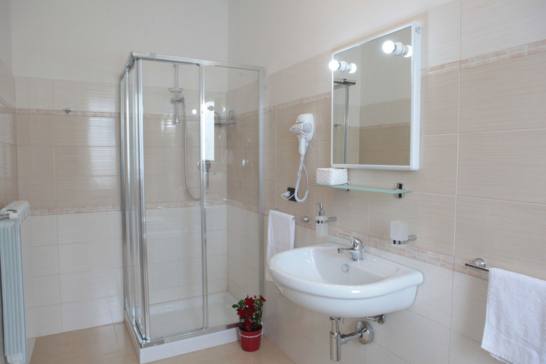 Bathroom 2, B&B Villa Isa, Vibo Valentia