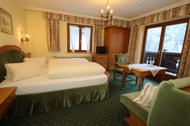 Bedroom 3, Hotel Pass Lueg, Hallein