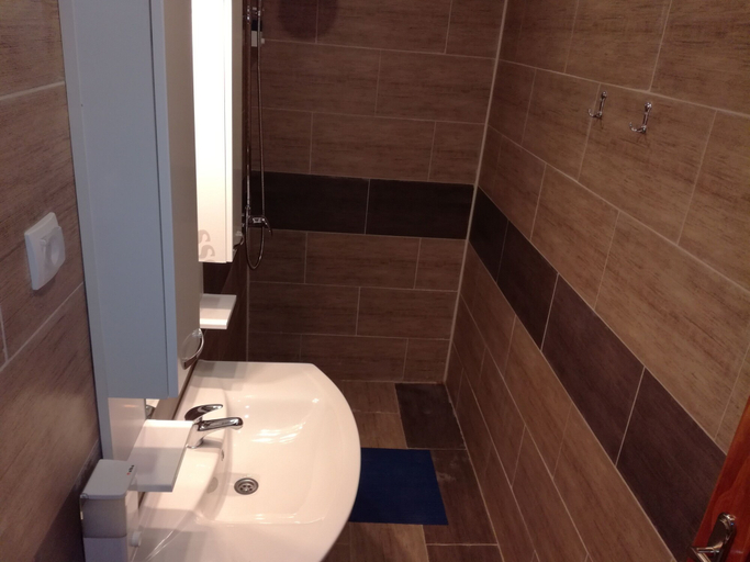 Bathroom 4, Salas Farma 47, Temerin