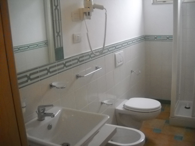 Bathroom 5, Villa Fanusa, Syracuse