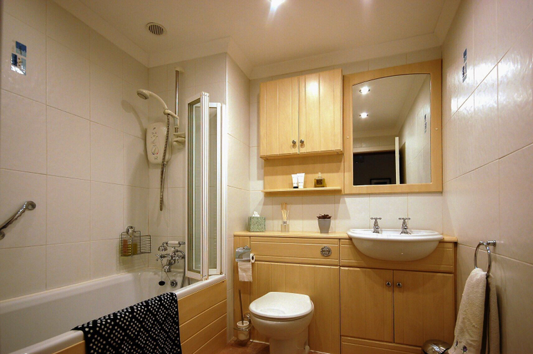 Bathroom, The Flat in the Square, Argyll and Bute