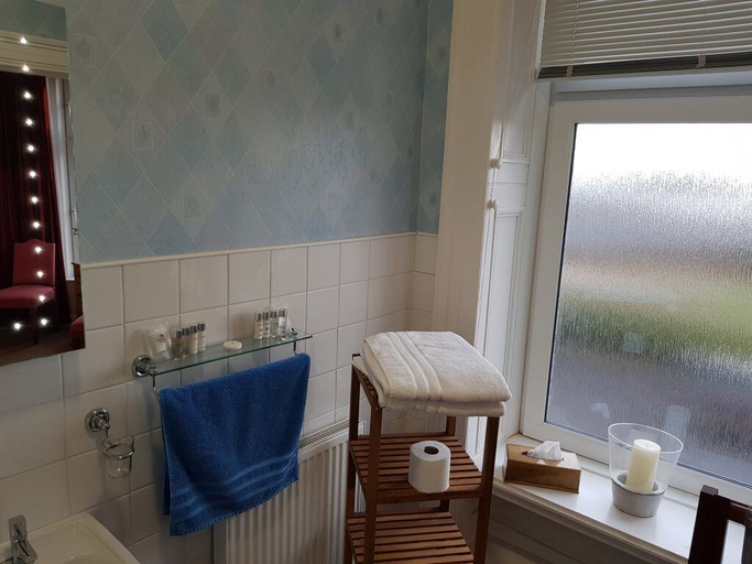 Bathroom 3, Seaview Guest House, Angus
