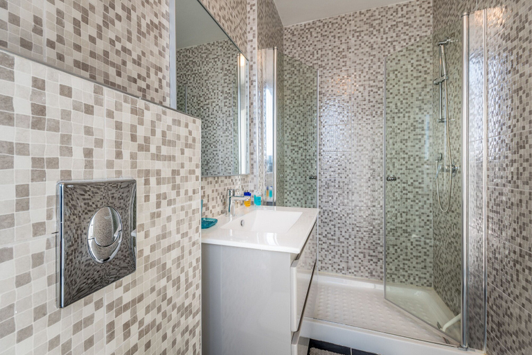 Bathroom 4, Fantastic View Top location Parking
