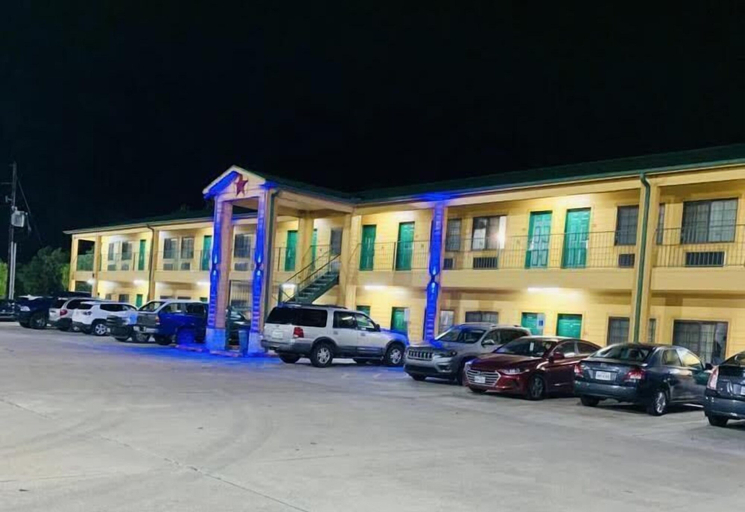 Exterior & Views 2, Scottish Inn & Suites, Chambers