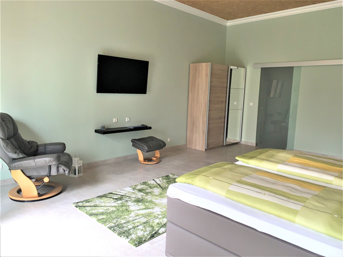 Bedroom 3, Apartment Garten near Airport, Steinburg