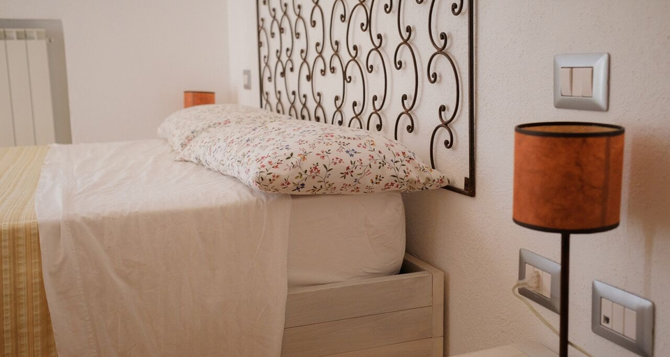 Bedroom, Sulle onde della collina, Salerno