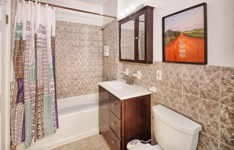 Bathroom, City life with Escape close to NYC, Jersey City
