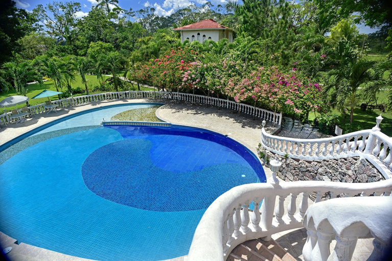 Sport & Beauty 1, Banana Bank Lodge