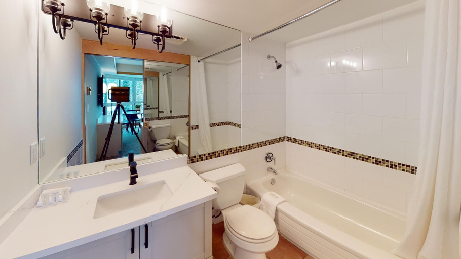 Bathroom 4, Le Chamois by Whistler Premier, Squamish-Lillooet