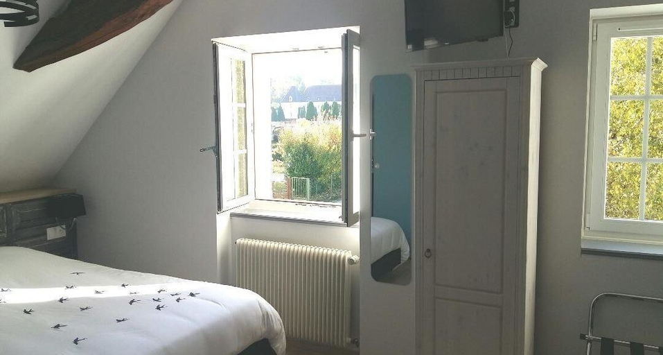 Bedroom 3, Les Plumes, Côte-d'Or