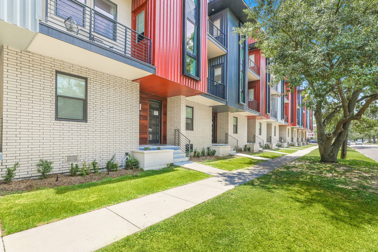 Exterior & Views 2, Bienville Townhouse on a Gated Campus, Orleans