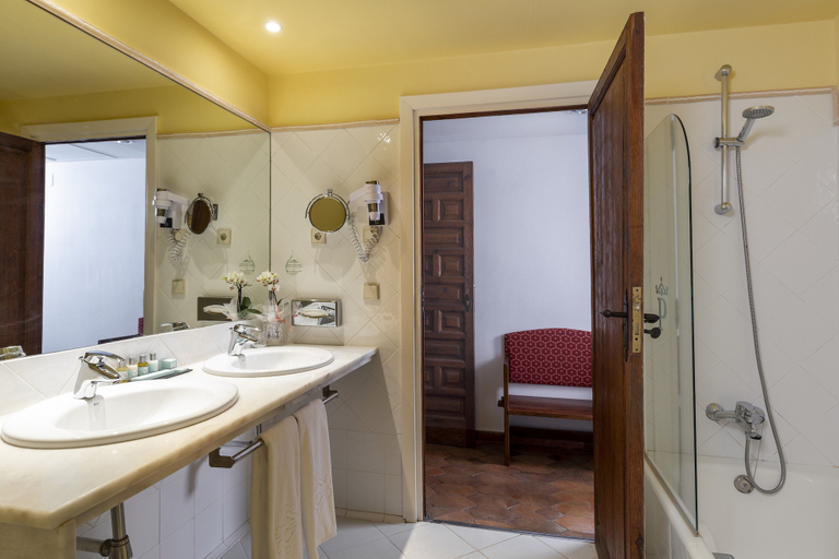 Bathroom 5, Parador de Tortosa, Tarragona