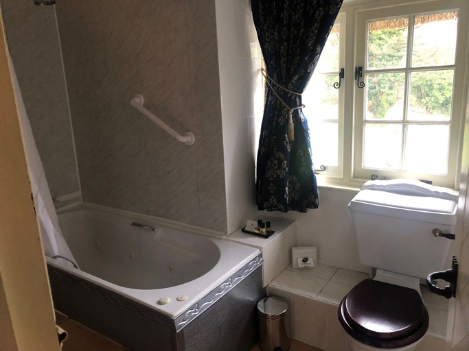 Bathroom 5, The Hoops Inn, Devon