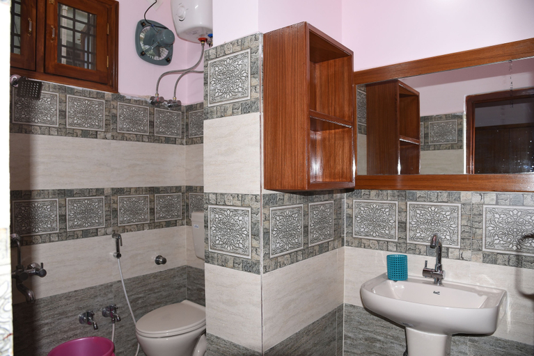 Bathroom 4, Anjani Mansion Guest House, Hyderabad