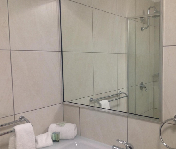 Bathroom 3, Castle Crest Motel, North Ward-Castle Hill