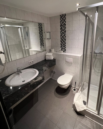 Bathroom 5, Hotel Exquisit, Minden-Lübbecke