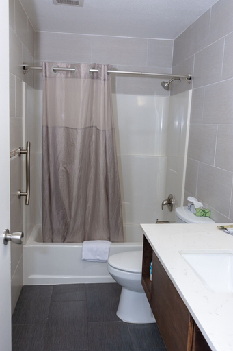 Bathroom 5, Value Inn Bellflower, Los Angeles