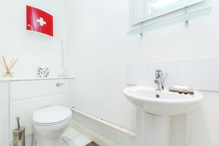 Bathroom 4, Premium London Excel Apartment, London