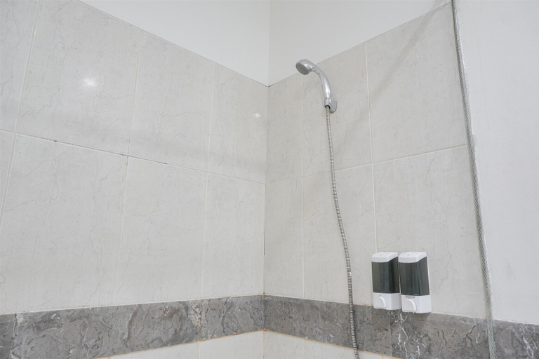 Bathroom 3, Cozy Stay And Tidy 1Br At The Bellezza Apartment, South Jakarta