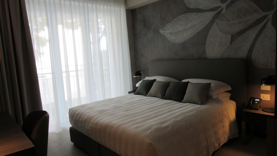 Bedroom 3, Diana Grand Hotel, Savona