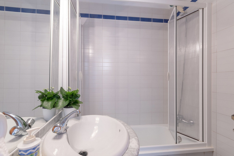Bathroom 4, Tamarells Garden Apartment, Baleares