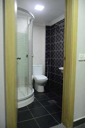 Bathroom 2, Hotel Paraiso, Nampula