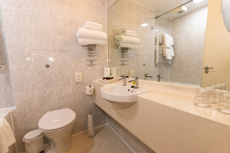Bathroom 4, The Darlington Hyde Park, London