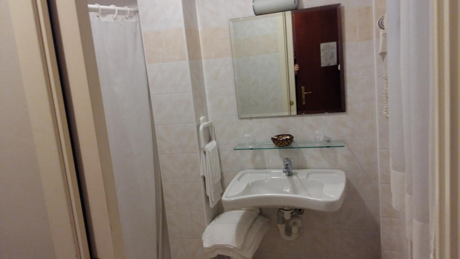 Bathroom 4, Hotel Cavour Asti, Asti
