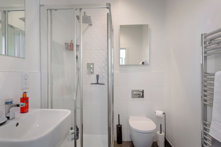 Bathroom 3, Luxury Serviced Apartments Stevenage, Hertfordshire, Hertfordshire