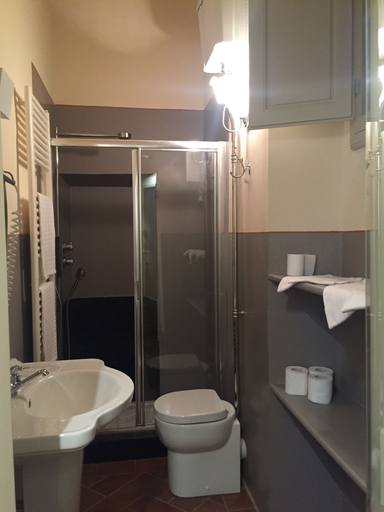Bathroom 4, Villa Alta, Pisa