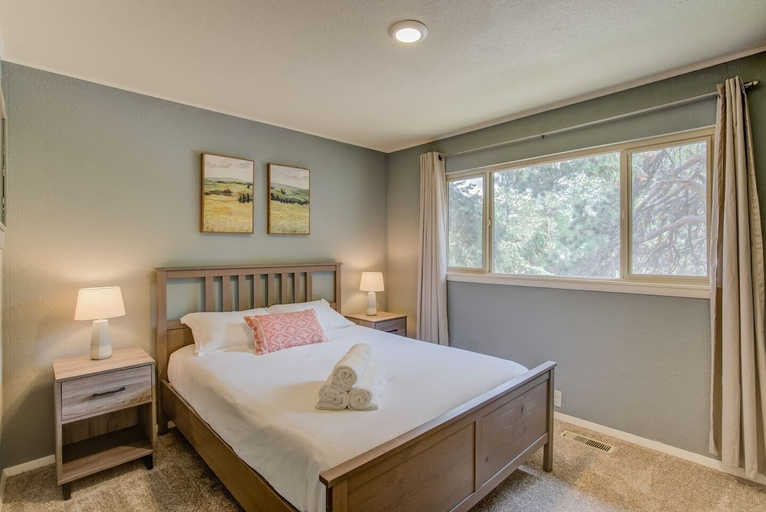 Bedroom 2, 4BR Mountain Getaway Pikes Peak, Dog-friendly!, El Paso