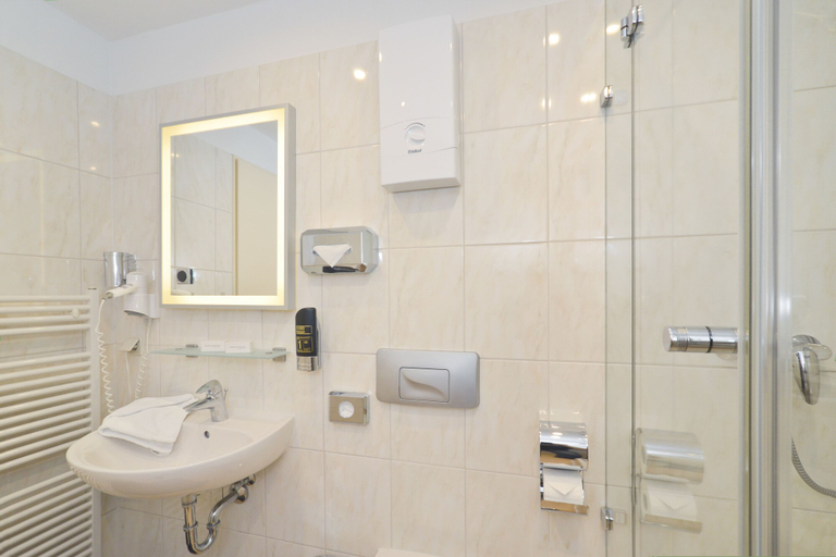 Bathroom 4, AMC Apartments Ku'Damm, Berlin