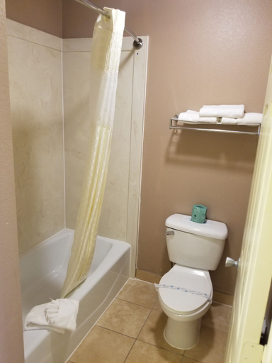 Bathroom 5, Scottish Inn & Suites, Chambers