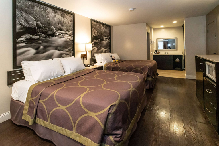 Bedroom 3, Super 8 by Wyndham Anaheim/Disneyland Drive, Orange