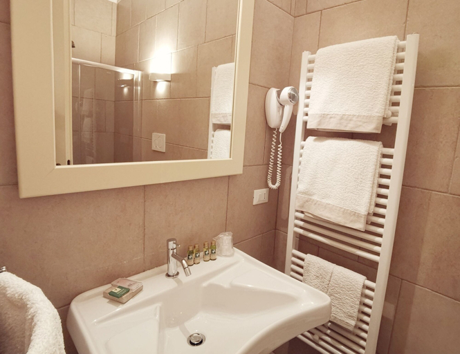 Bathroom 5, Le Nicchie Guest House, Foggia