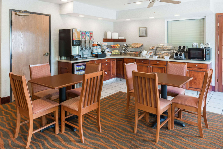 Food & Drinks 5, Baymont by Wyndham Rolla, Phelps