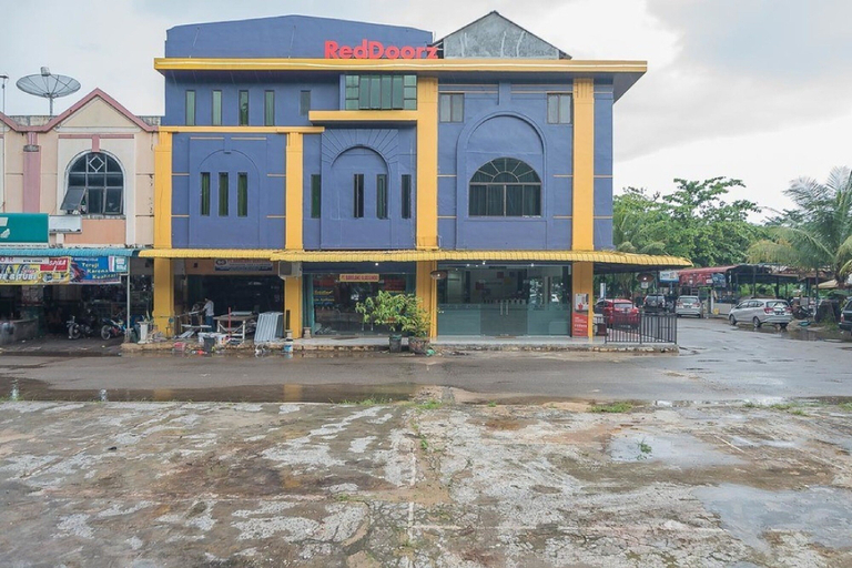 Exterior & Views 2, RedDoorz near RSUD Embung Fatimah Batam, Batam