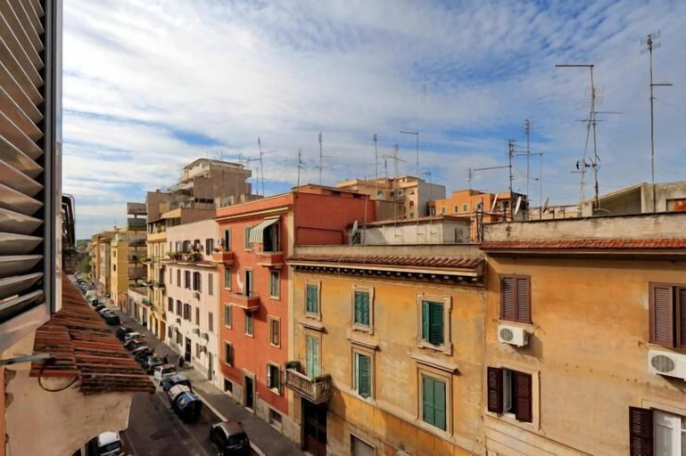 Others 5, Torpignattara, Rome