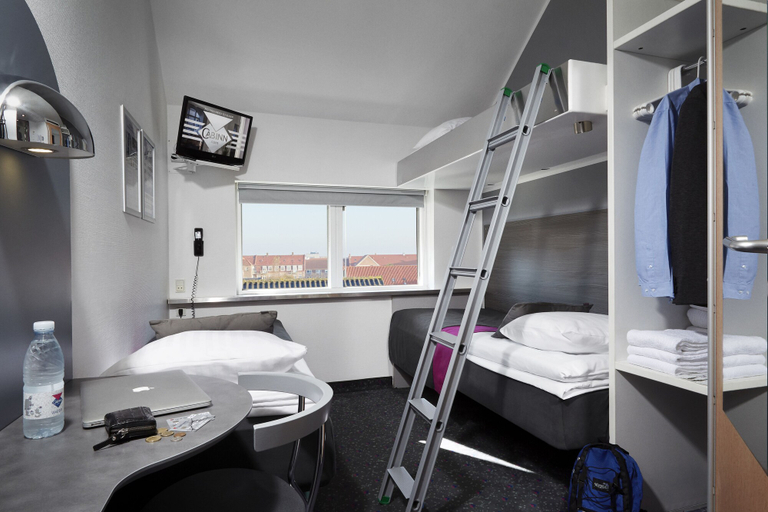 Bathroom, CABINN Express Hotel, Frederiksberg