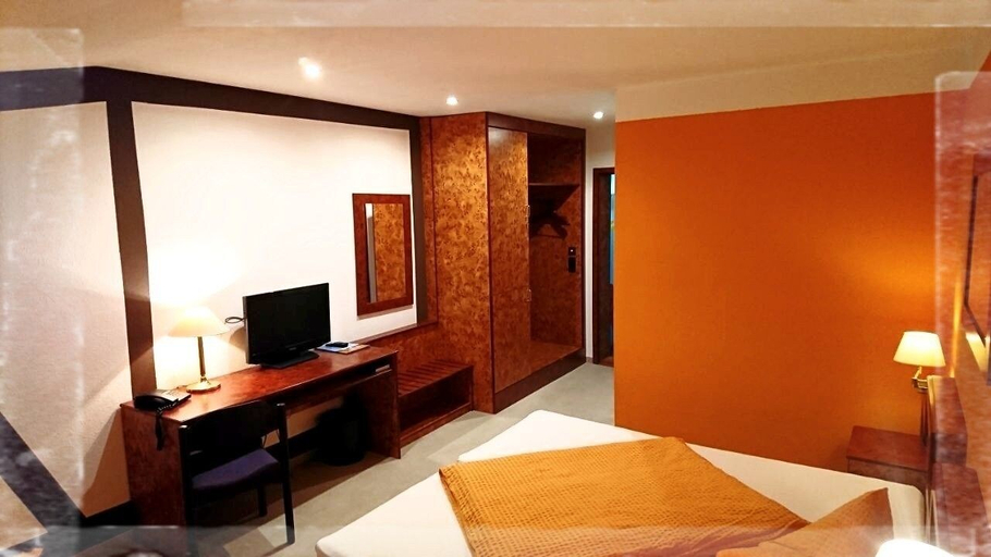 Bedroom 4, Landhotel Trampe, Barnim