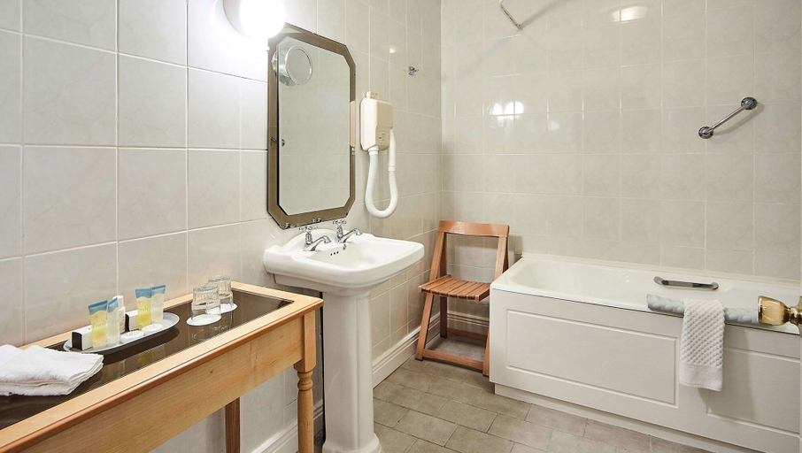 Bathroom 3, The Cedar Lodge Hotel and Restaurant