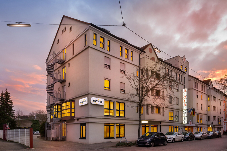 Exterior & Views