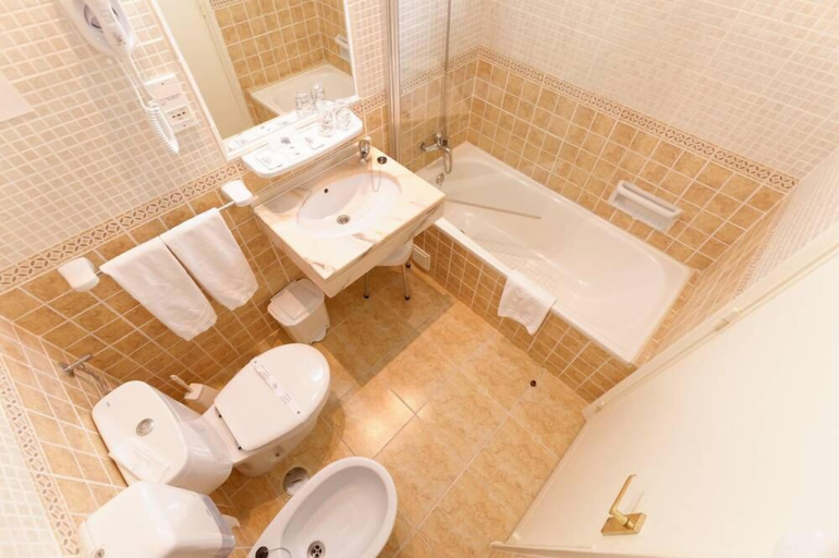 Bathroom, Baía Beach Hotel, Vila Real de Santo António