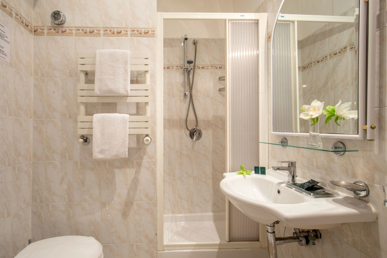 Bathroom 4, Hotel Sonya, Rome