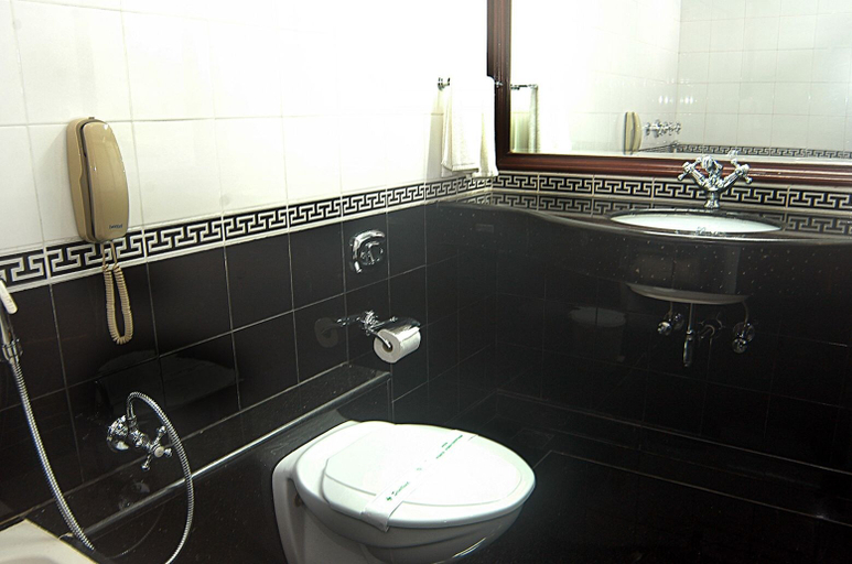 Bathroom 5, Paradise Isle Beach Resort, Udupi